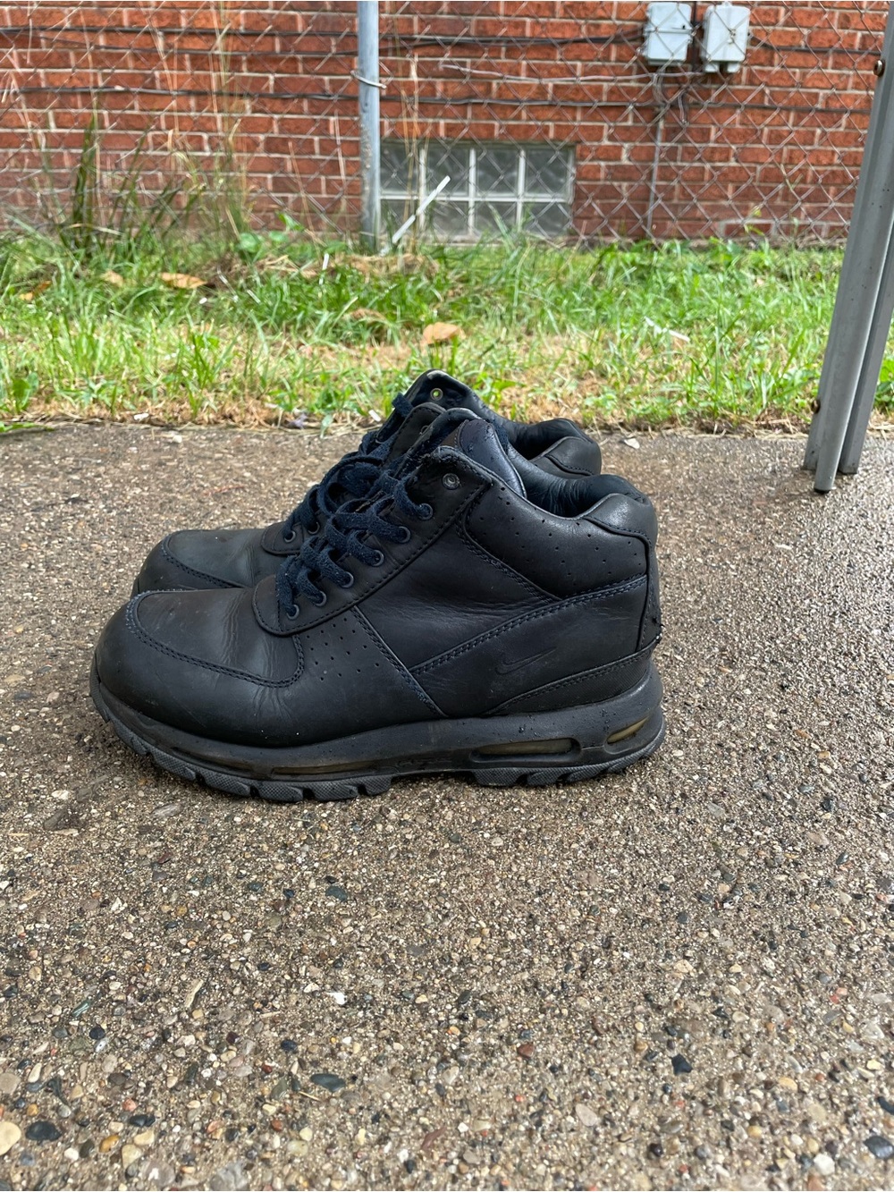 Nike Men’s Black Leather Athletic High-Top Sneakers